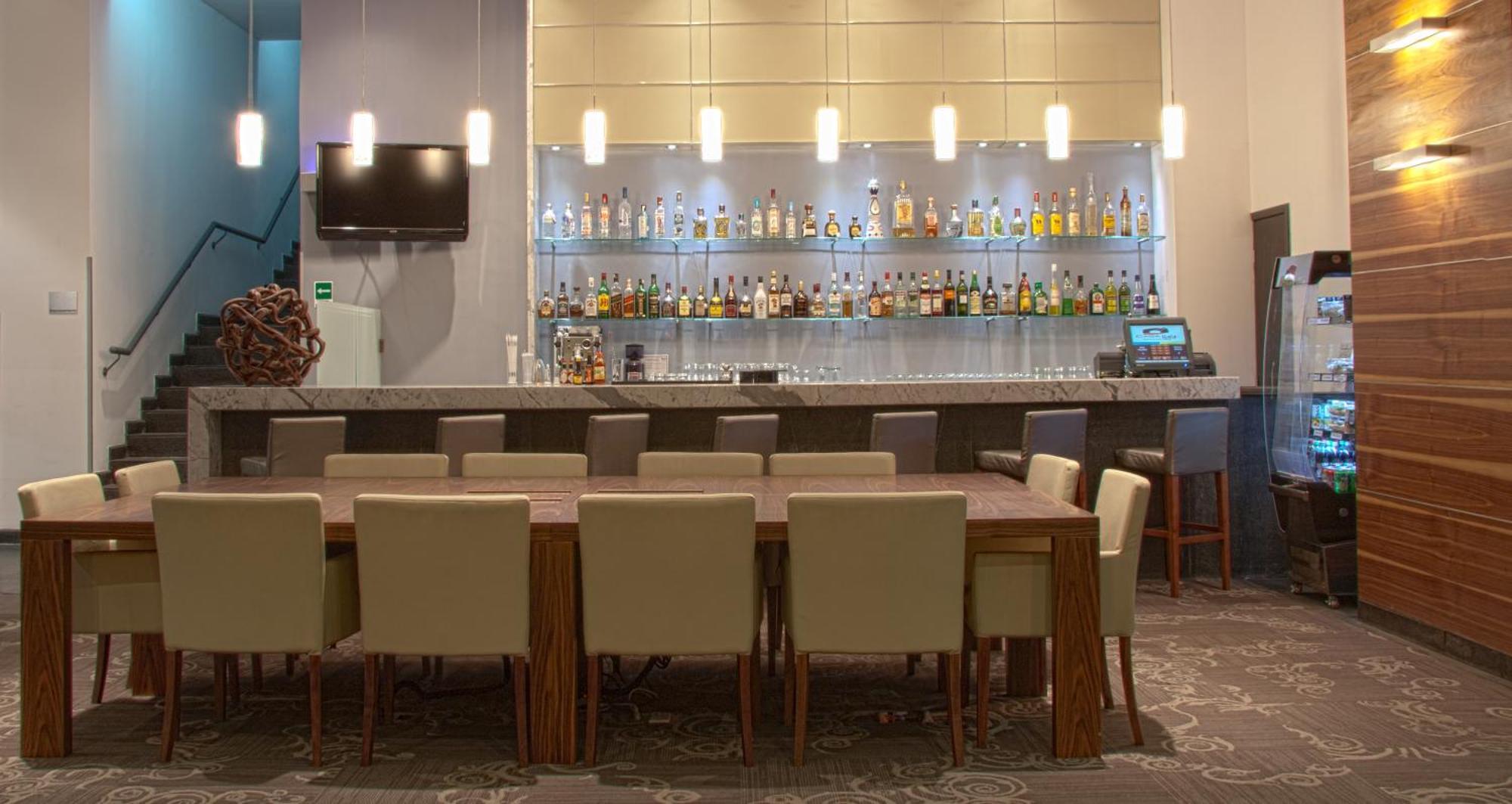 Casa Inn Premium Hotel Queretaro Miranda Exteriör bild The bar at the lounge