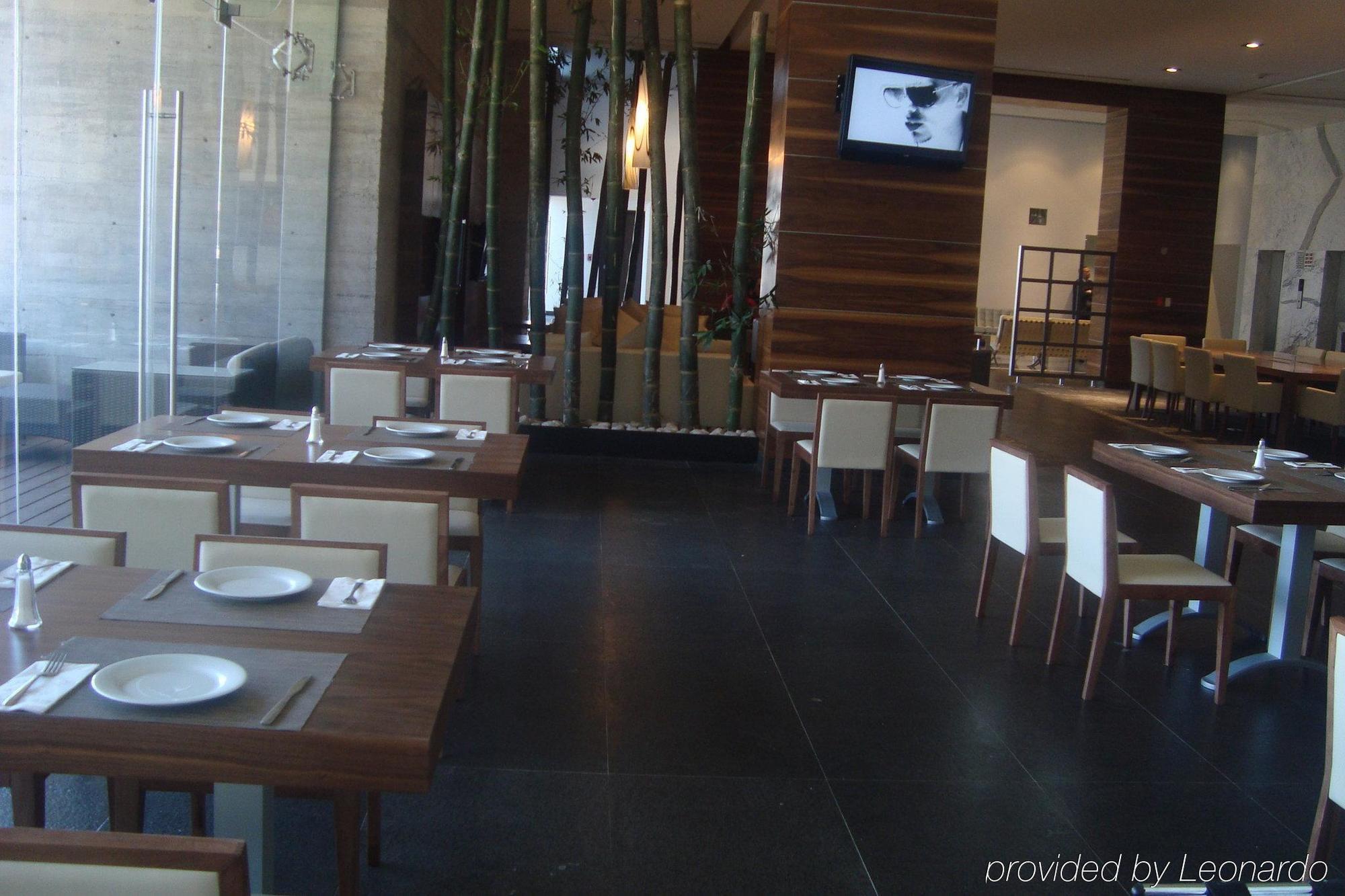 Casa Inn Premium Hotel Queretaro Miranda Exteriör bild The interior of the restaurant