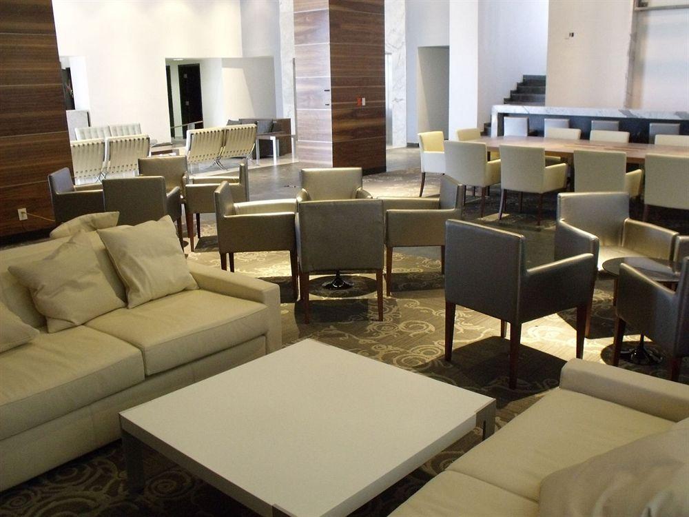 Casa Inn Premium Hotel Queretaro Miranda Exteriör bild The lounge at the airport