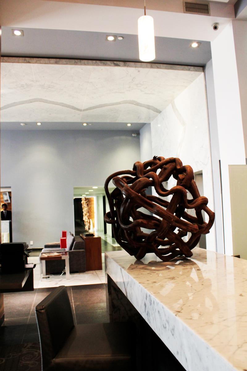 Casa Inn Premium Hotel Queretaro Miranda Exteriör bild The sculpture "The World" by the artist at the entrance of the hotel