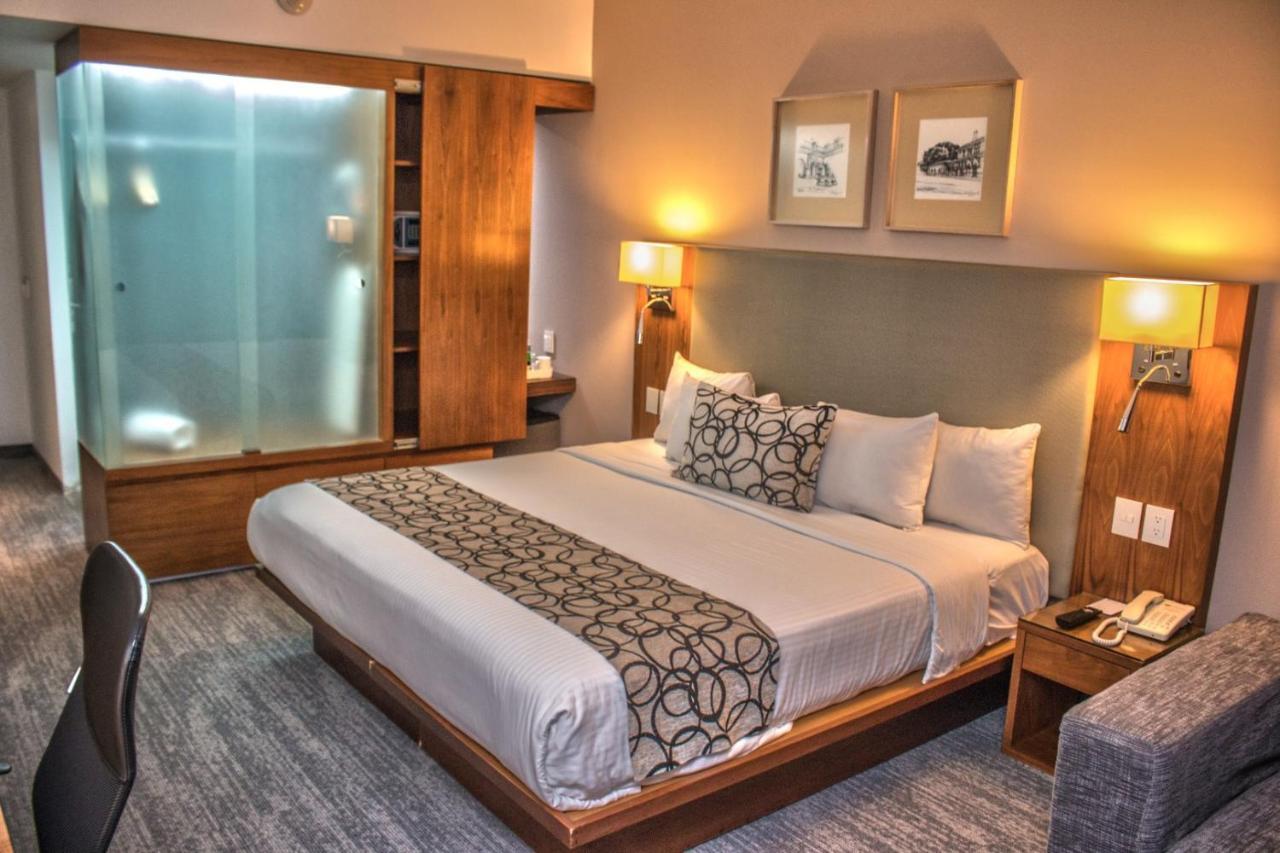 Casa Inn Premium Hotel Queretaro Miranda Exteriör bild A room at the hotel